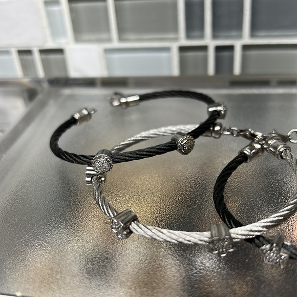 Bracelets (3) - Picture 3 of 3